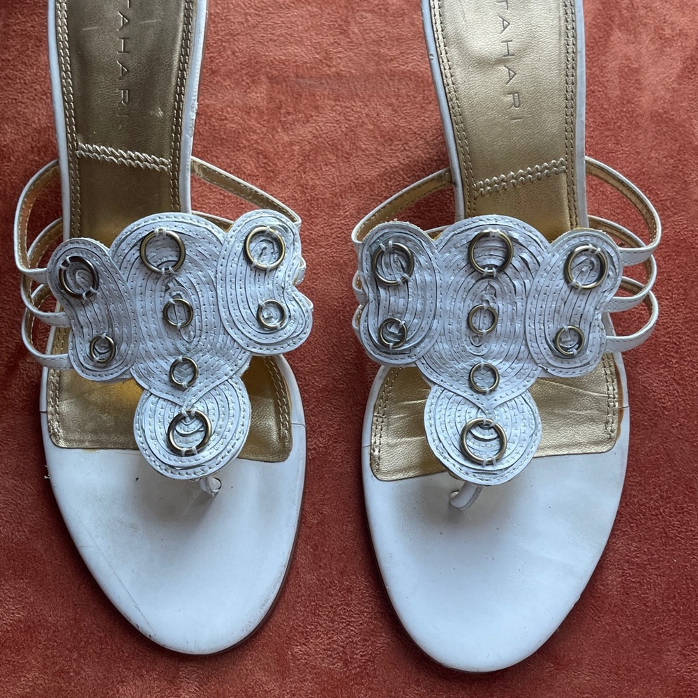 TAHARI White LEATHER PARADISE Strappy SANDALS Size 9M - Picture 8 of 16
